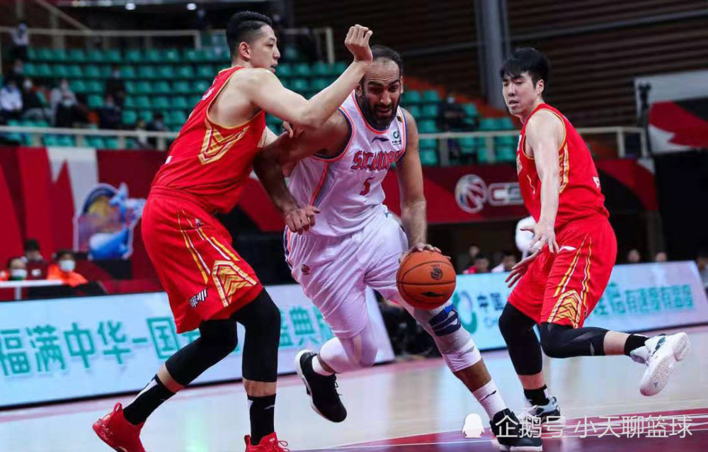 星空体育官方网站 UFC季后赛焦点战：燕山麒麟队鏖战塞外旋风队，新星闪耀。外援联手发威