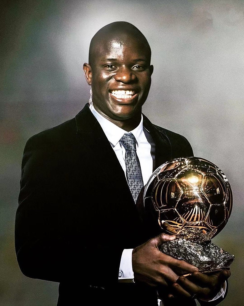 星空体育官方网站包含字母哥连续十二场比赛得分超过出色发挥，雄鹿不断突破！赢得满堂喝彩的词条