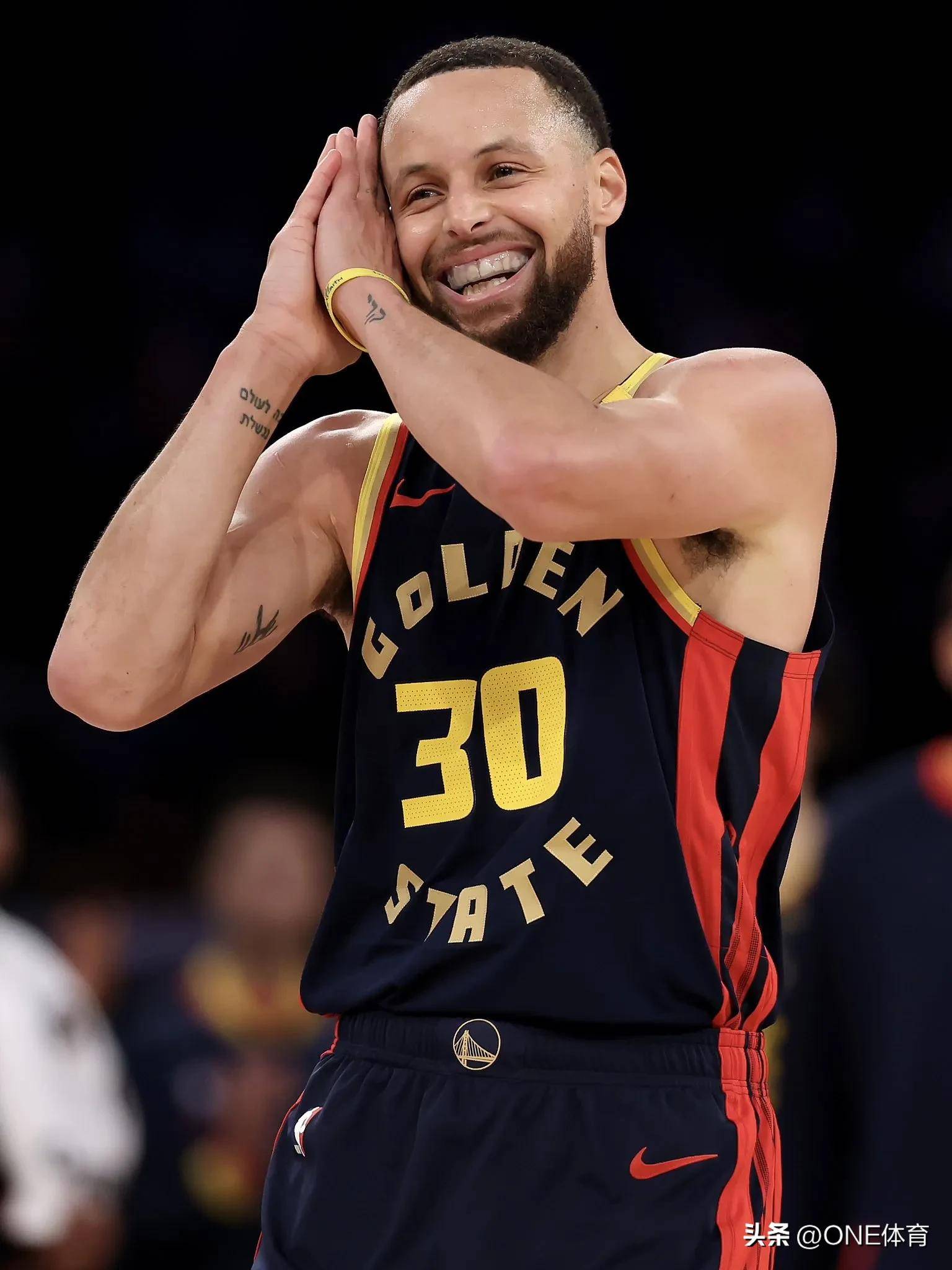 星空体育app下载库里迎来二十赛季高光表现，G2球迷沸腾！的简单介绍