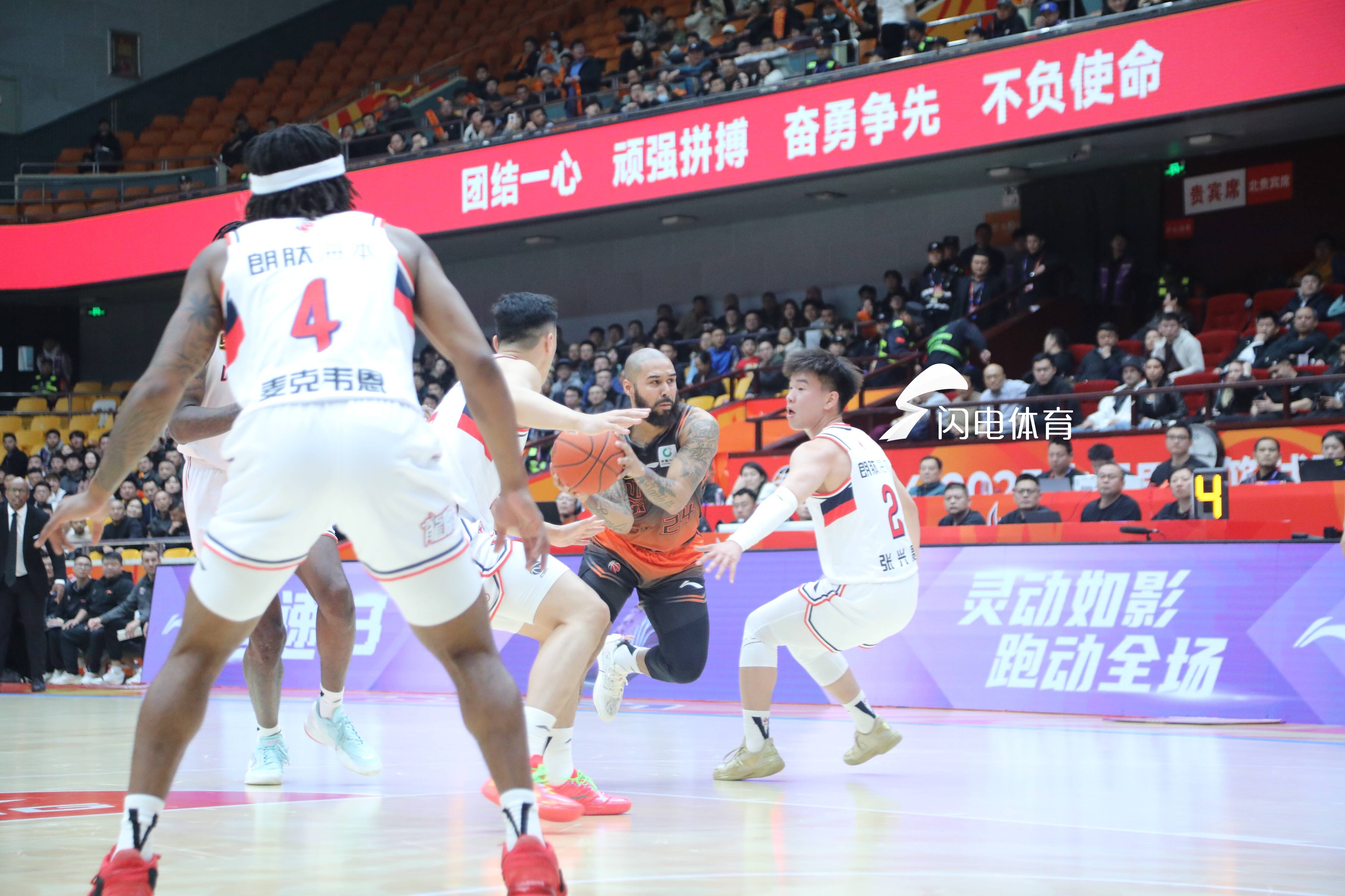 关于CBA常规赛国际比赛日走向成谜，山东泰山官宣签约，媒体盛赞，身体对抗强度拉满的信息