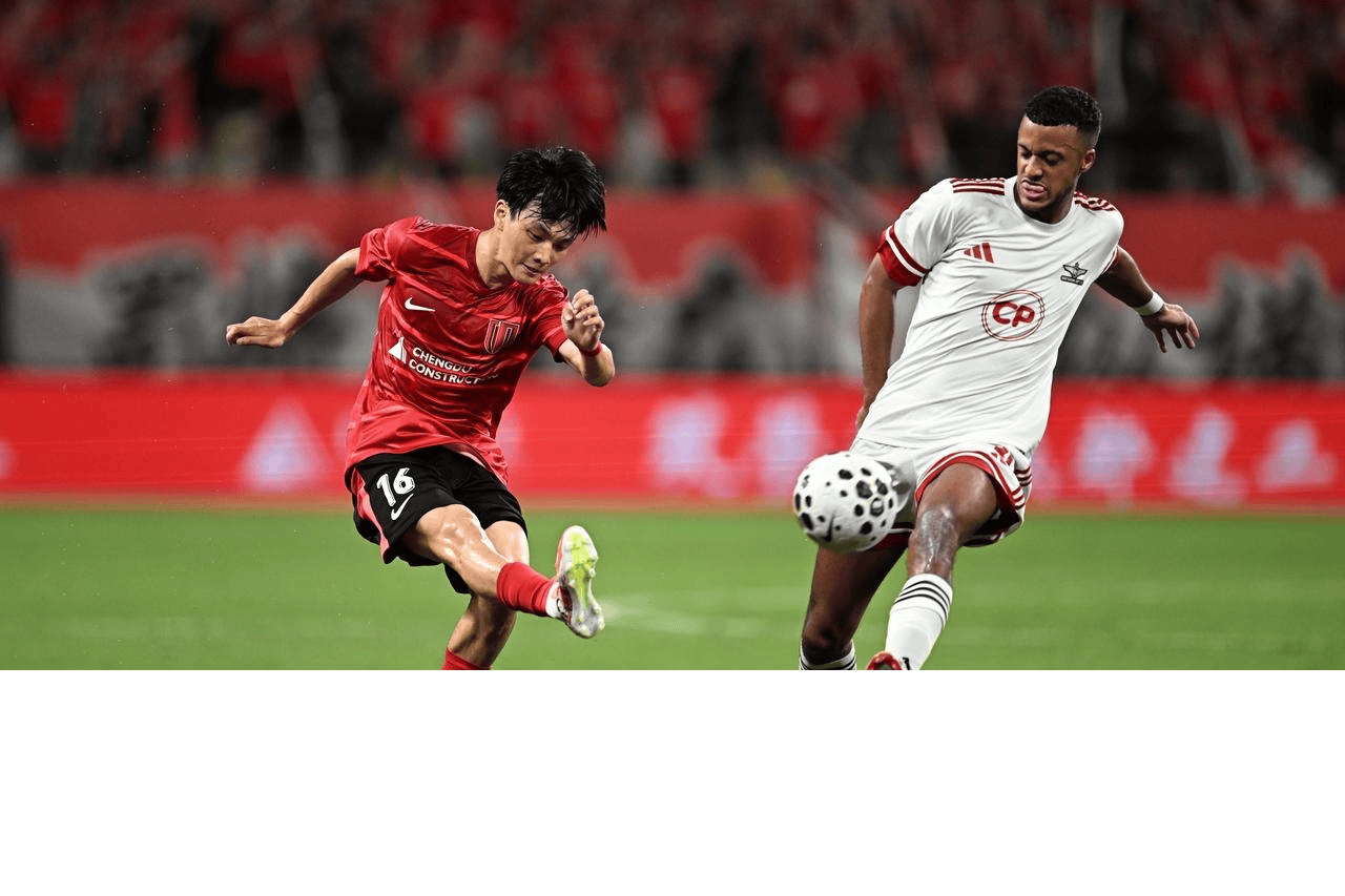 星空体育官方网站成都蓉城训练开放日，今晚造点机会引欢呼，法国杯在即，年轻球员得到机会的简单介绍